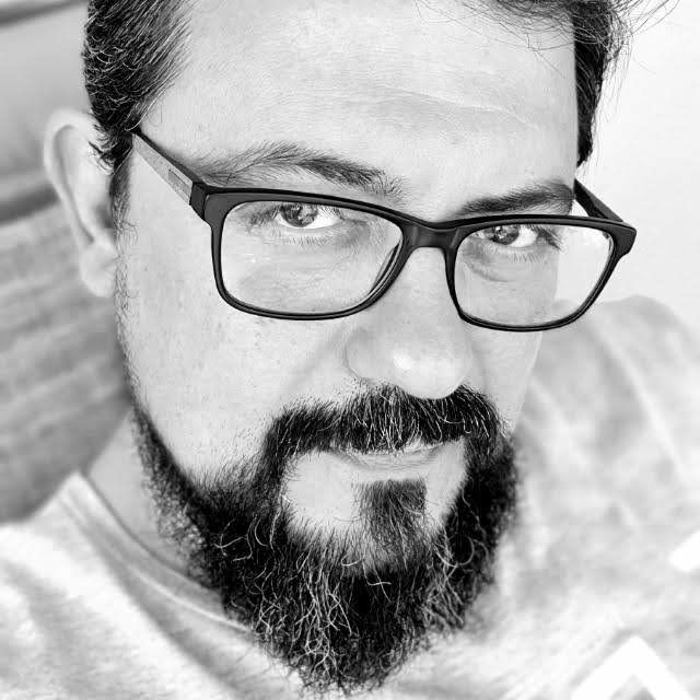 Fotógrafo en Barcelona, Comunión, Bautizo, Boda, Producto, Arquitectura, Book, Gastronómica - mi-foto.jpg